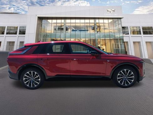 Used 2025 Cadillac Lyriq Sport RWD image 4