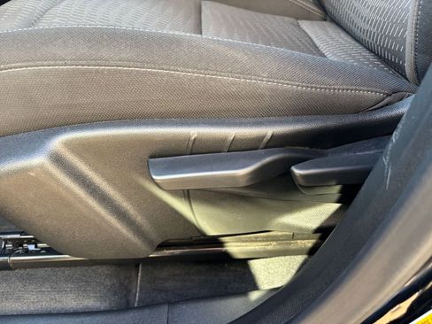 Used 2025 Chevrolet Equinox LT image 23