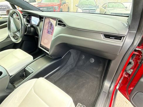 Used 2021 Tesla Model X Performance image 34