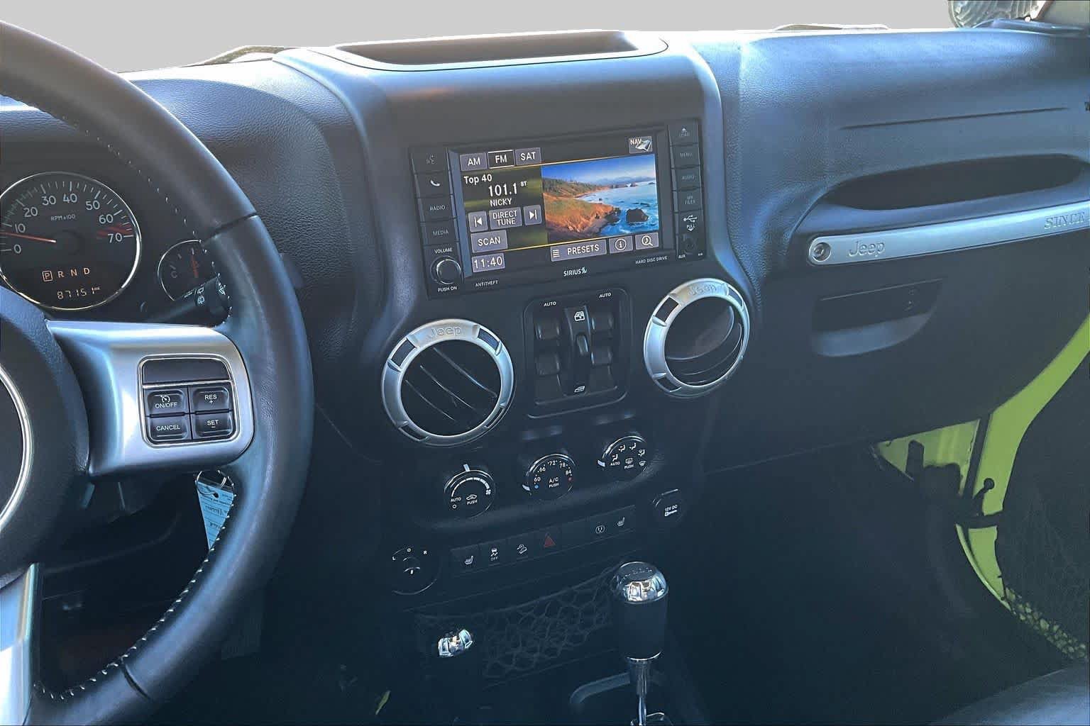 Used 2016 Jeep Wrangler Unlimited Rubicon AWD/4WD image 6