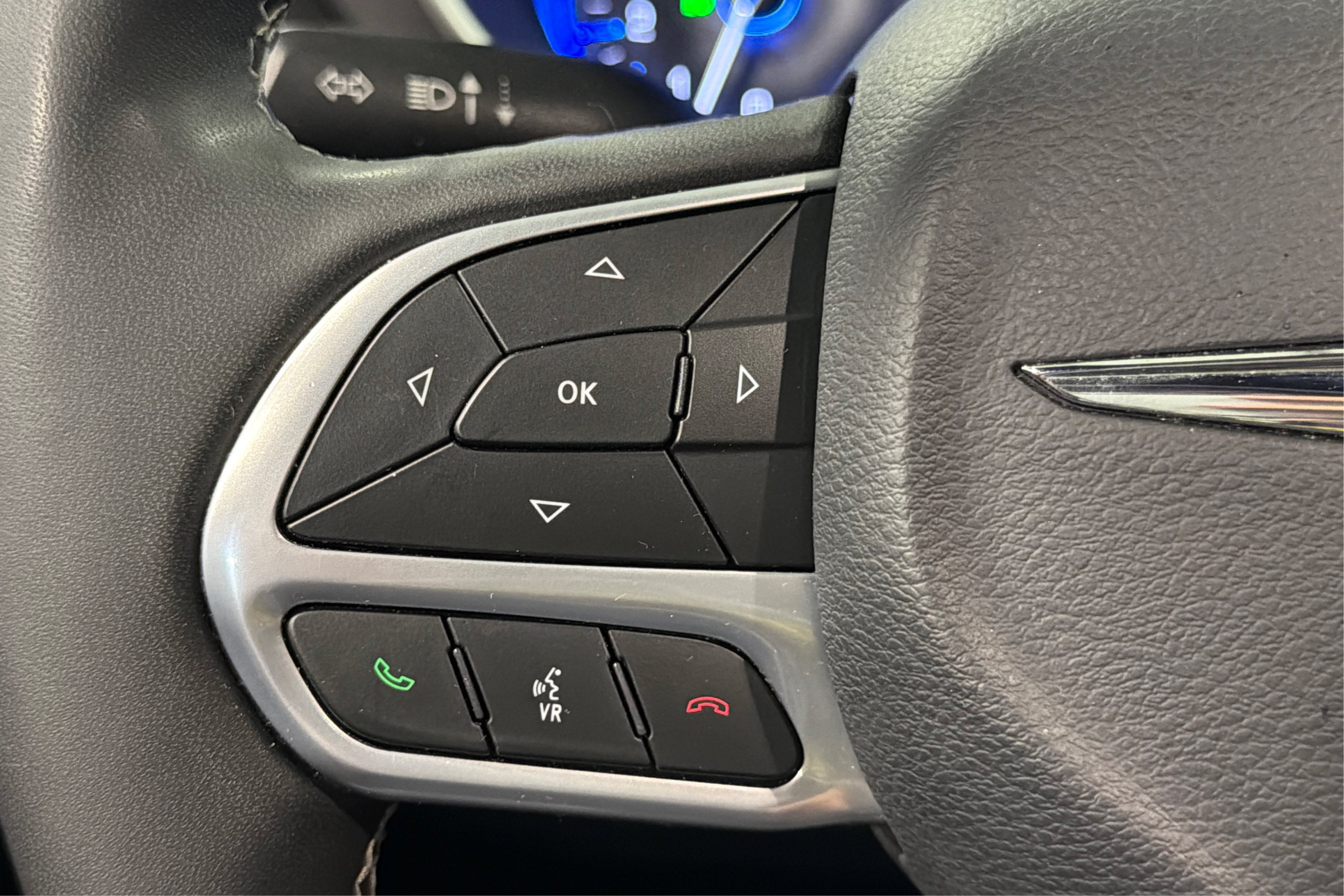 Used 2025 Chrysler Pacifica Select FWD image 25