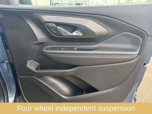 Used 2024 GMC Terrain SLT image 18