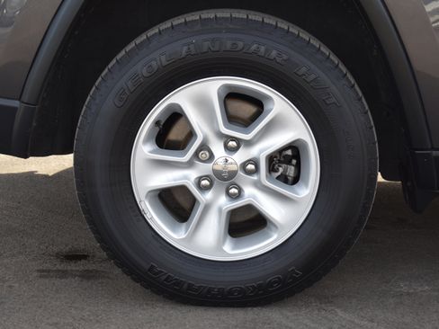 Used 2016 Jeep Grand Cherokee Laredo w/ Quick Order Package 23E image 35