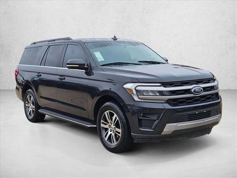 Used 2022 Ford Expedition Max XLT image 3