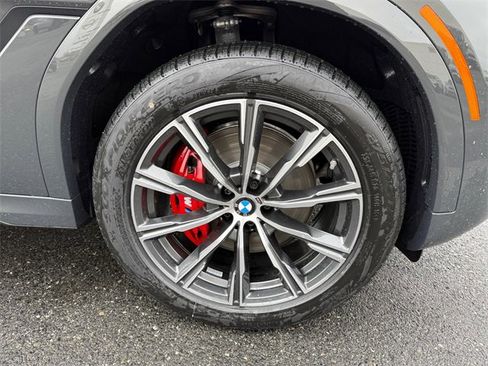 New 2026 BMW X6 xDrive40i w/ Climate Comfort Package image 16