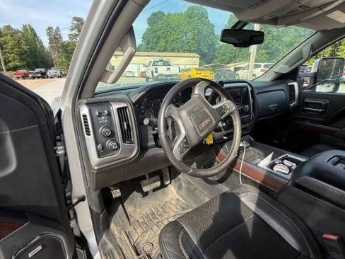 Used 2016 GMC Sierra 2500 SLT w/ Duramax Plus Package AWD/4WD image 9