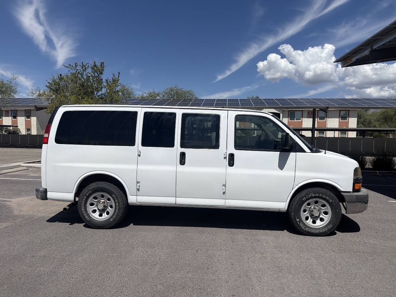 Used 2011 Chevrolet Express 1500 LT w/ LT Preferred Equipment Group RWD image 9