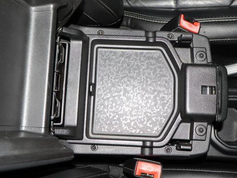 Used 2019 Jeep Wrangler Unlimited Sahara AWD/4WD image 28
