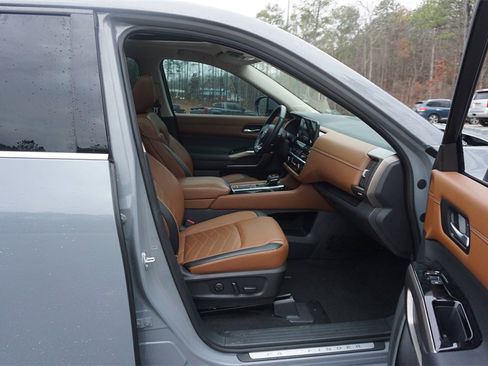 Used 2023 Nissan Pathfinder Platinum image 20