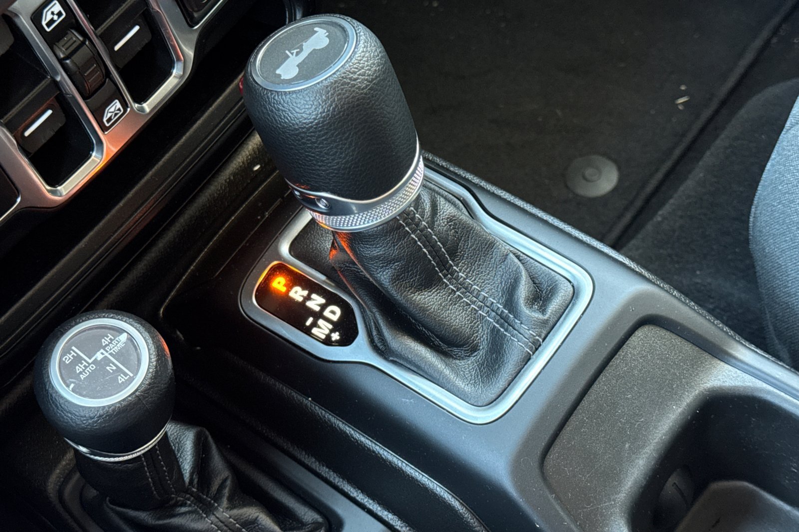 Used 2025 Jeep Wrangler Unlimited Sahara AWD/4WD image 21