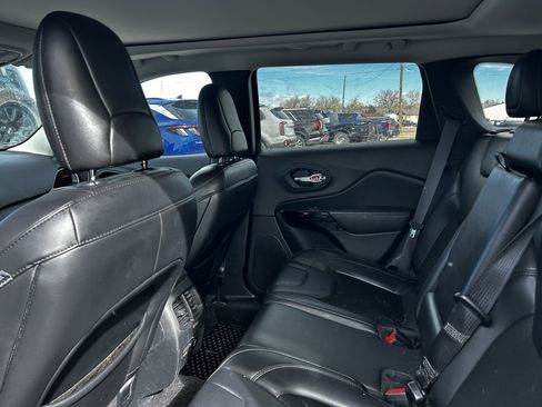 Used 2020 Jeep Cherokee Latitude Plus image 11