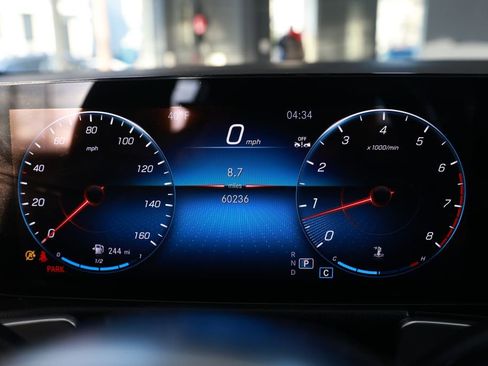 Used 2023 Mercedes-Benz GLB 250 4MATIC image 35