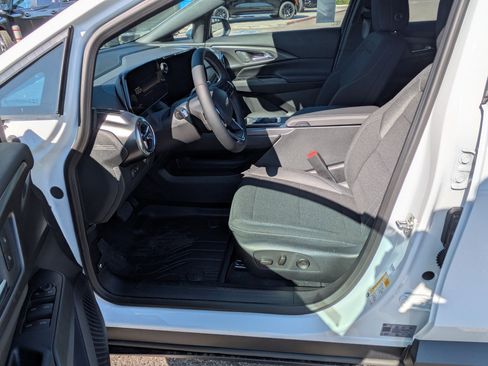 Used 2026 Chevrolet Equinox EV LT image 11