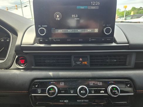 Certified 2025 Honda Pilot Sport image 10