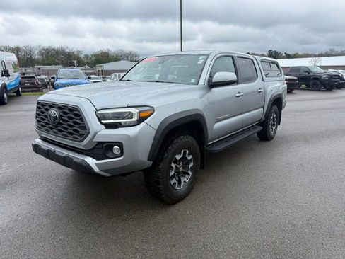 Used 2022 Toyota Tacoma TRD Off-Road w/ TRD Premium Off Road Package AWD/4WD image 3