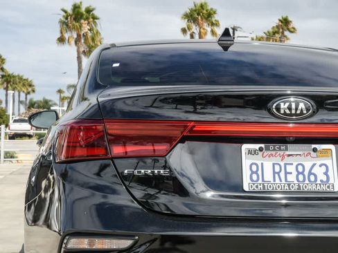 Used 2019 Kia Forte LXS FWD image 6
