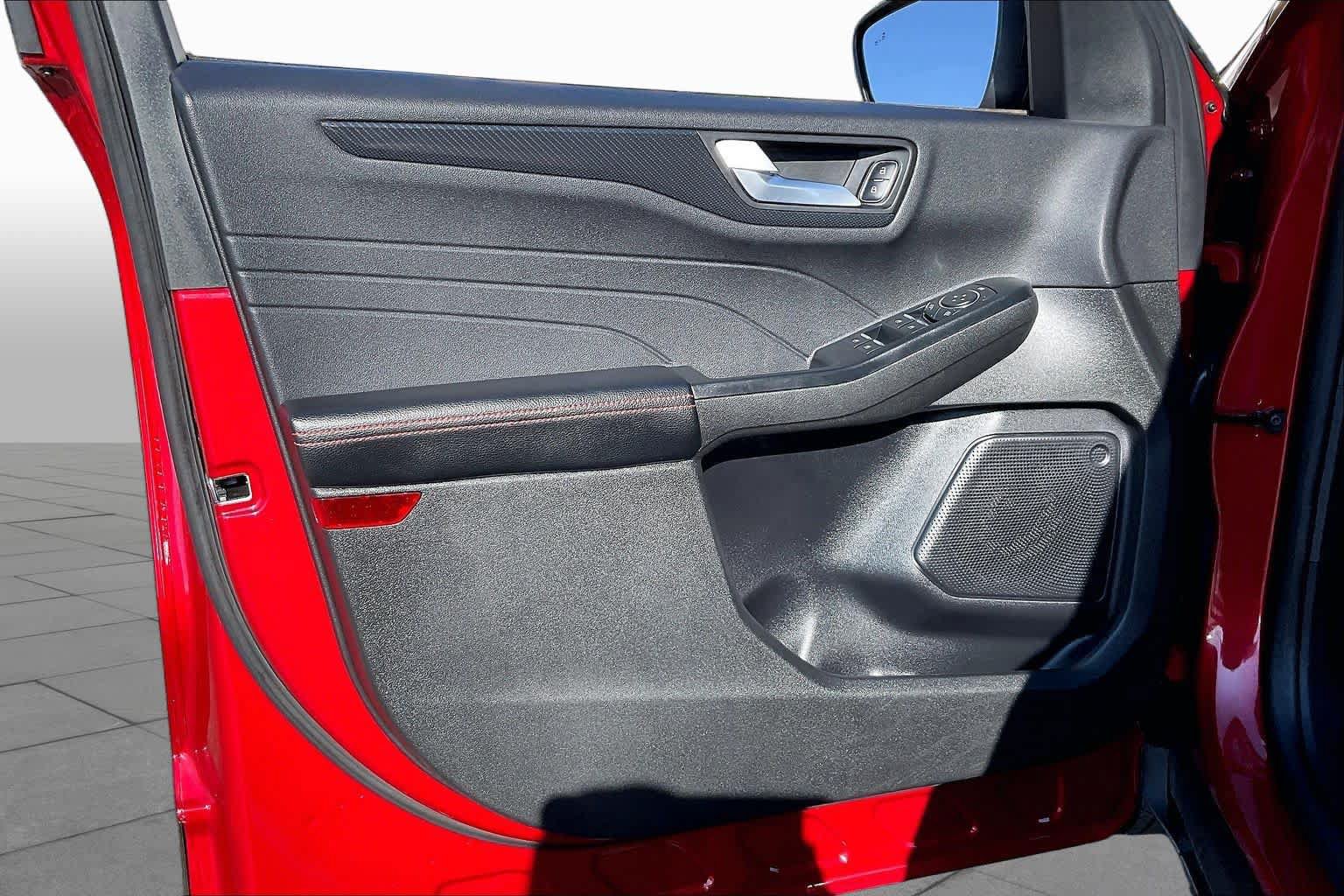 Used 2025 Ford Escape ST-Line FWD image 21