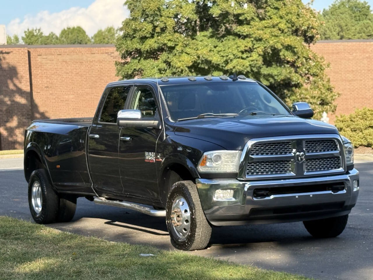 Used 2014 RAM 3500 Laramie AWD/4WD image 2