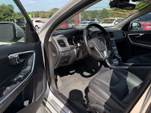 Used 2018 Volvo S60 T5 Inscription FWD image 5