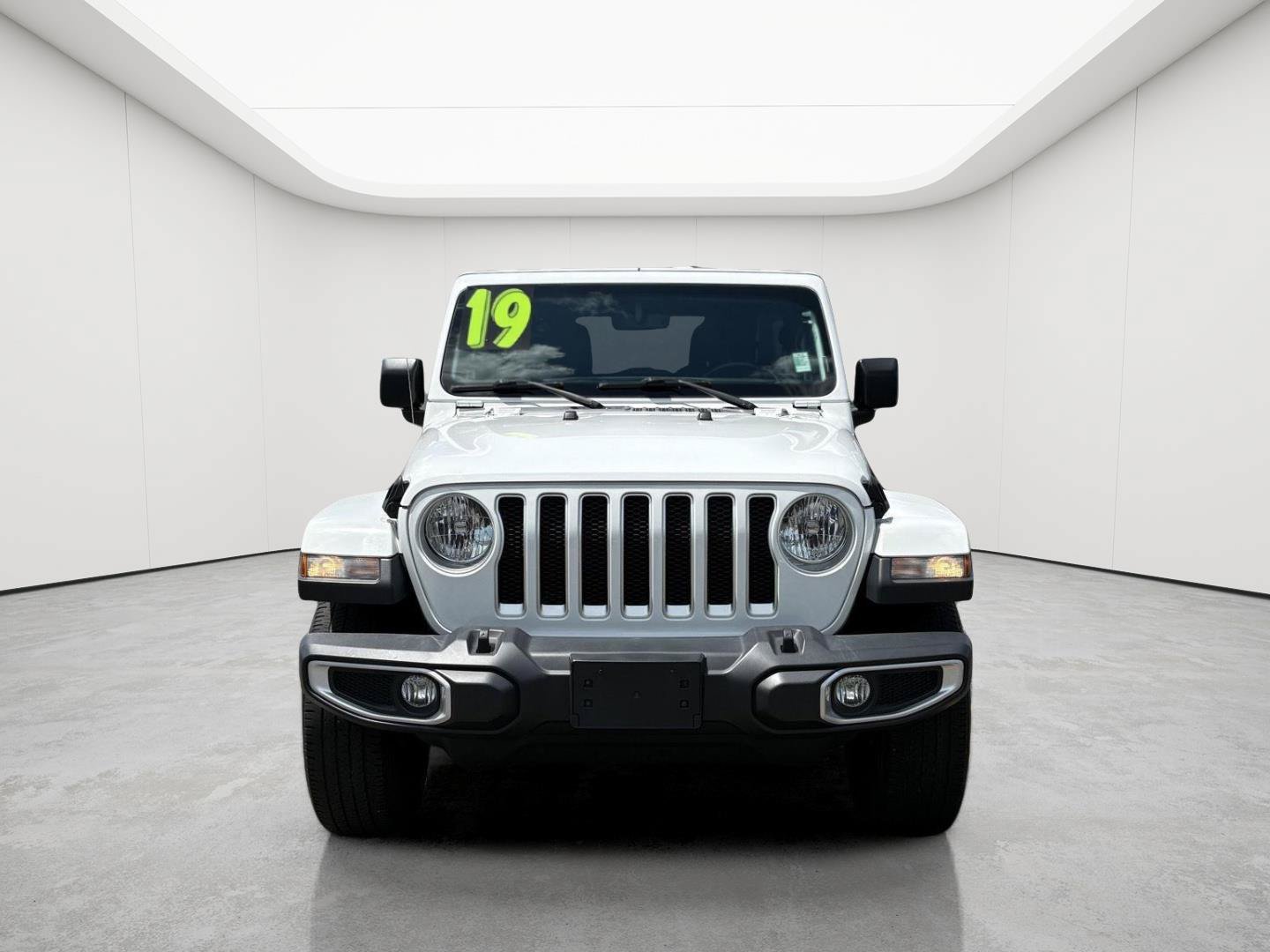 Used 2019 Jeep Wrangler Unlimited Sahara w/ Uconnect 4C Nav & Sound Group AWD/4WD image 2