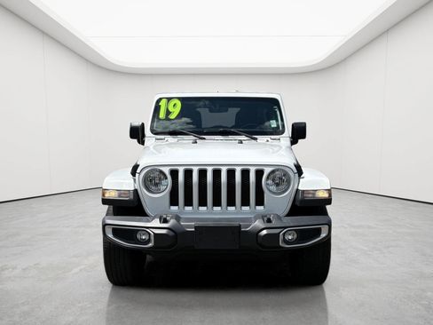 Used 2019 Jeep Wrangler Unlimited Sahara w/ Uconnect 4C Nav & Sound Group AWD/4WD image 2