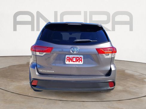 Used 2019 Toyota Highlander LE image 12