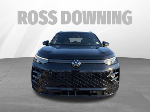 Used 2025 Volkswagen Tiguan SE R-Line image 2