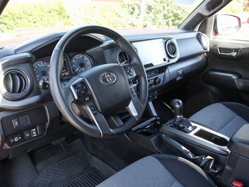 Used 2022 Toyota Tacoma TRD Sport image 18