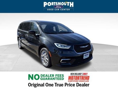 Used 2024 Chrysler Pacifica Touring-L image 25