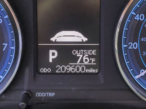 Used 2018 Toyota Corolla LE FWD image 23