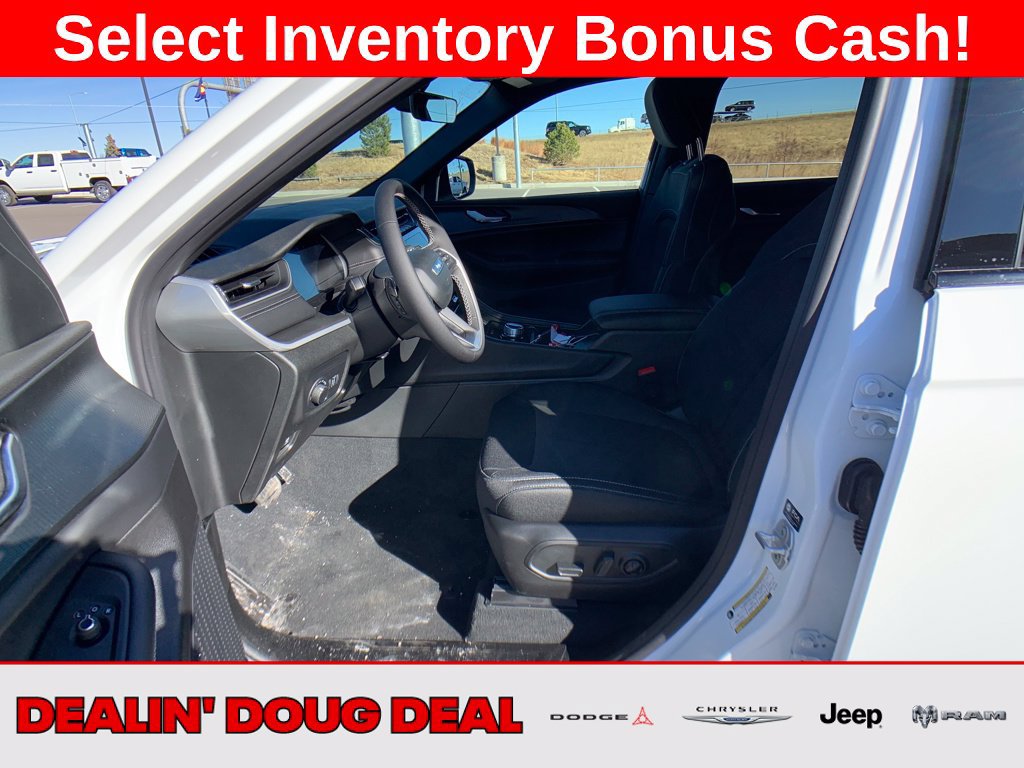 New 2026 Jeep Grand Cherokee Laredo AWD/4WD image 9