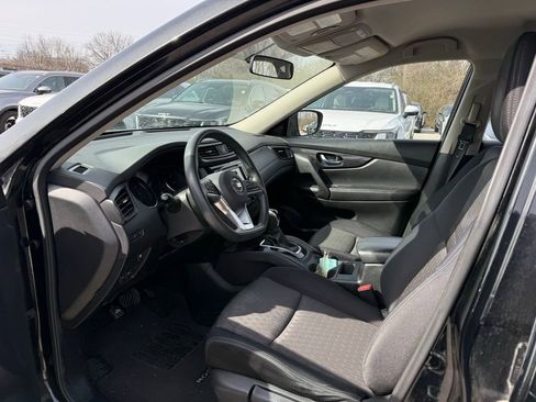 Used 2018 Nissan Rogue S image 6