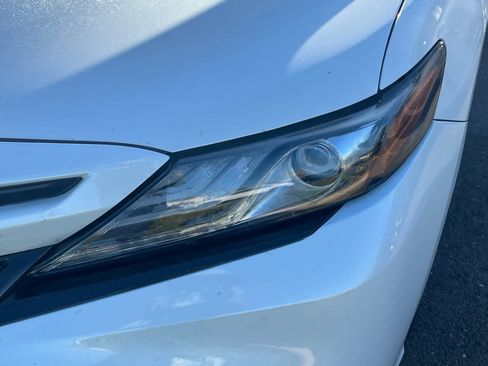 Used 2022 Toyota Camry XSE FWD image 11