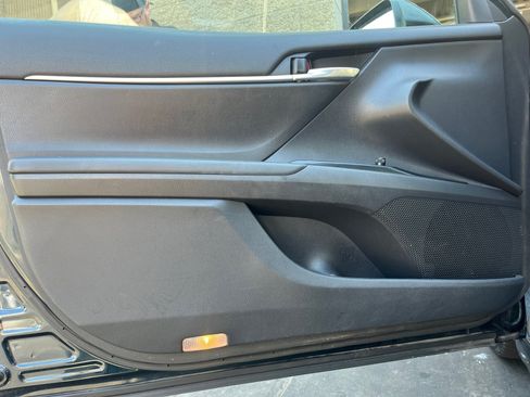 Used 2019 Toyota Camry SE FWD image 9