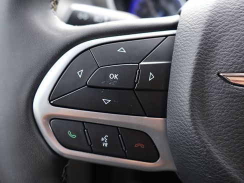 Used 2023 Chrysler Pacifica Touring-L FWD image 36