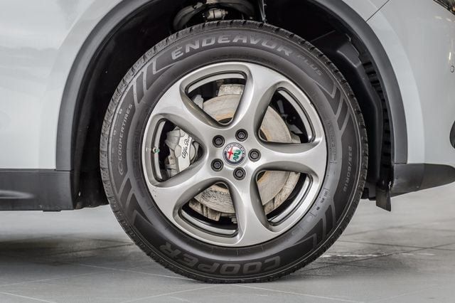 Used 2021 Alfa Romeo Stelvio Sprint w/ Sun & Sound Package AWD/4WD image 16