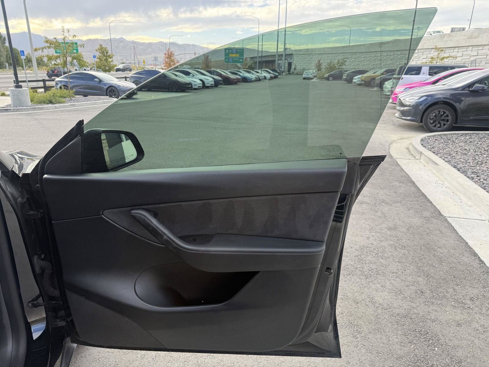 Used 2022 Tesla Model Y Long Range AWD/4WD image 22