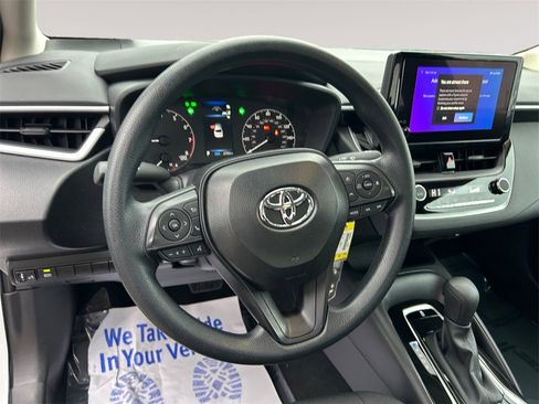 Used 2025 Toyota Corolla LE image 12