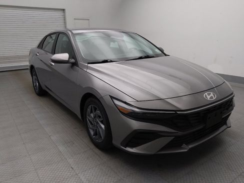 Used 2024 Hyundai Elantra SEL FWD image 13