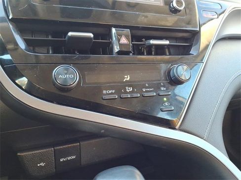 Used 2023 Toyota Camry SE image 20