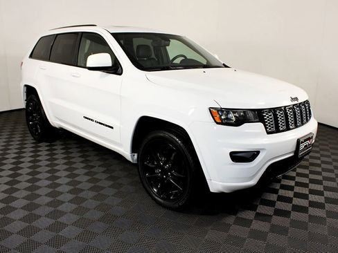 Used 2020 Jeep Grand Cherokee Altitude image 5