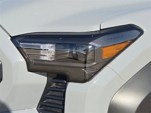 Used 2024 Toyota Tacoma TRD Off-Road image 4