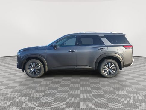 New 2025 Nissan Pathfinder SL image 5