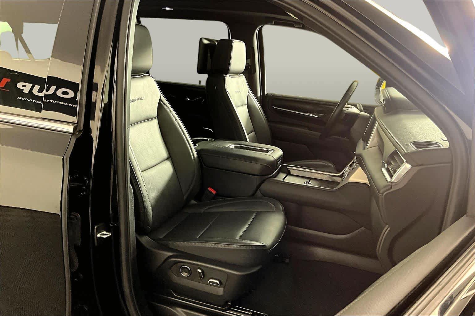Used 2024 GMC Yukon XL Denali w/ Max Trailering Package AWD/4WD image 9