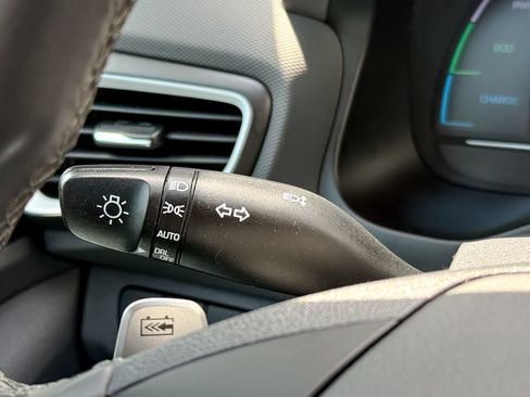 Used 2019 Hyundai Ioniq Limited FWD image 31