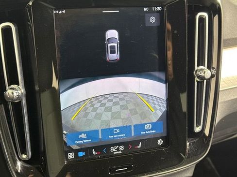 Used 2023 Volvo XC40 B5 Core image 29