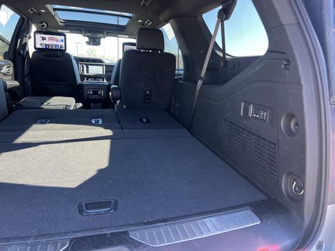 Used 2024 GMC Yukon XL Denali w/ Advanced Technology Package image 37