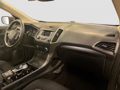 Used 2019 Ford Edge SE image 27