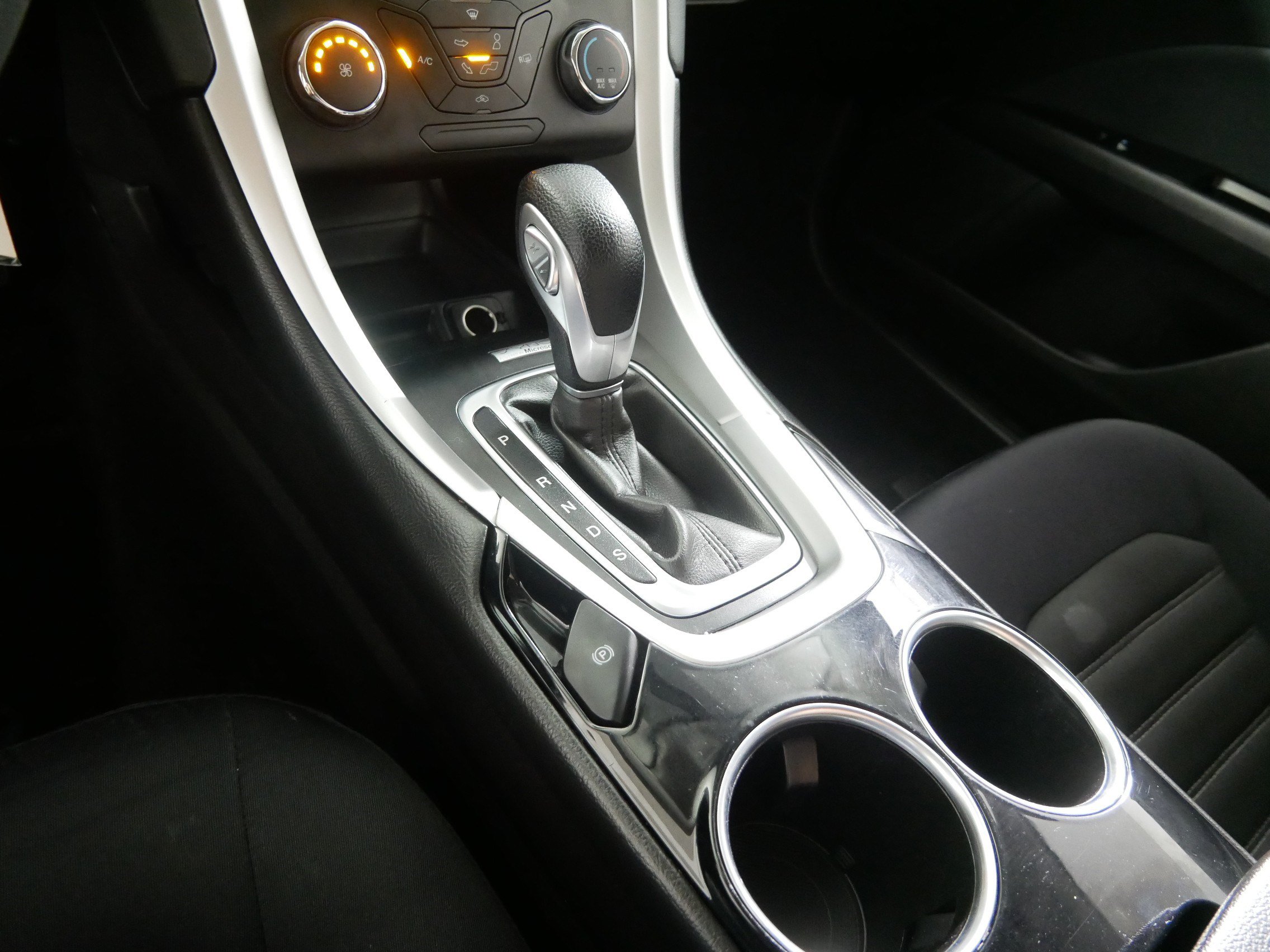 Used 2013 Ford Fusion SE FWD image 24