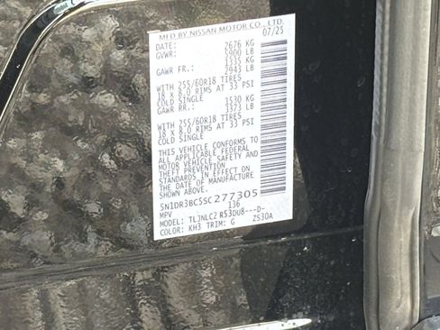Used 2025 Nissan Pathfinder SV AWD/4WD image 32